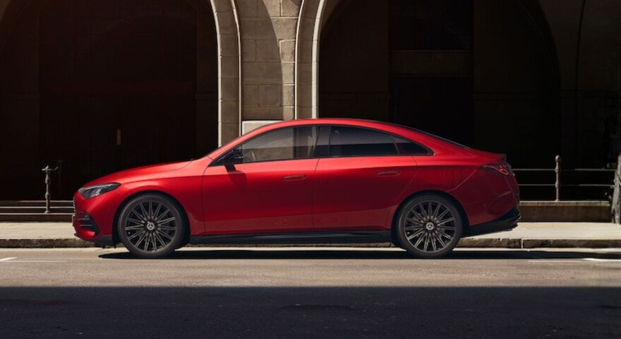 Mercedes-Benz CLA in rot, Seitenansicht