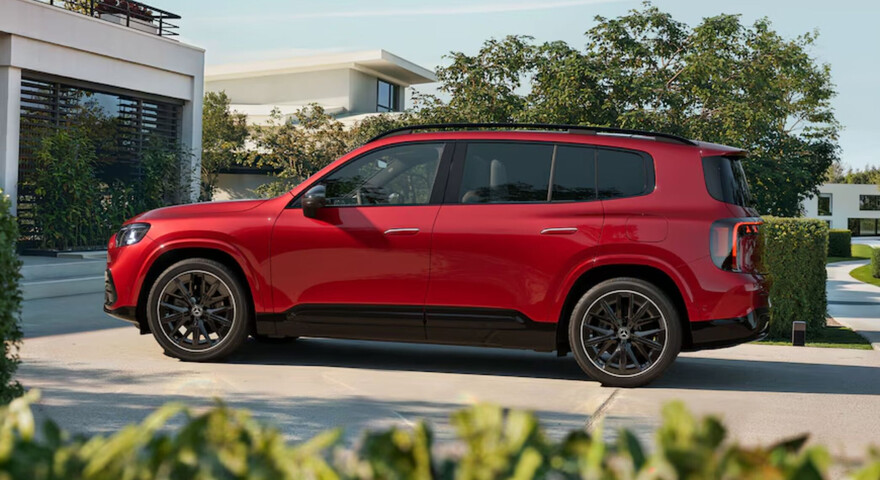 Mercedes-Benz GLB Hybrid in rot, Seitenansicht
