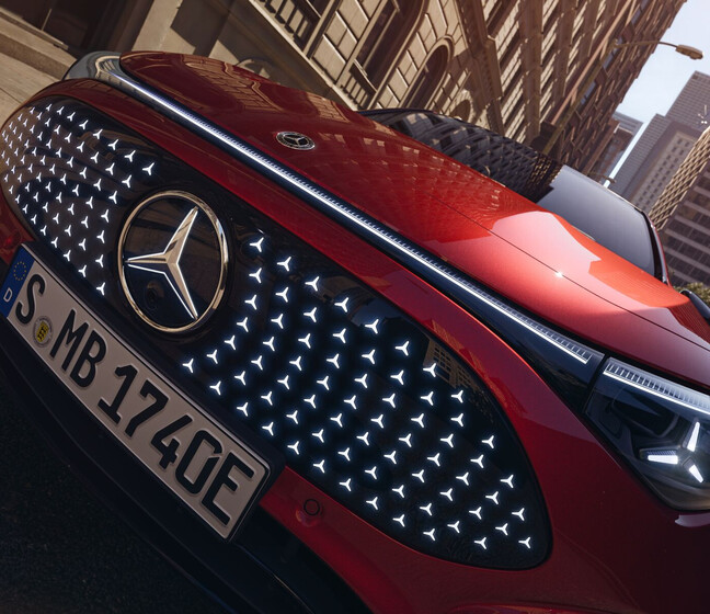 Mercedes-Benz CLA in rot, Detailaufnahme Front