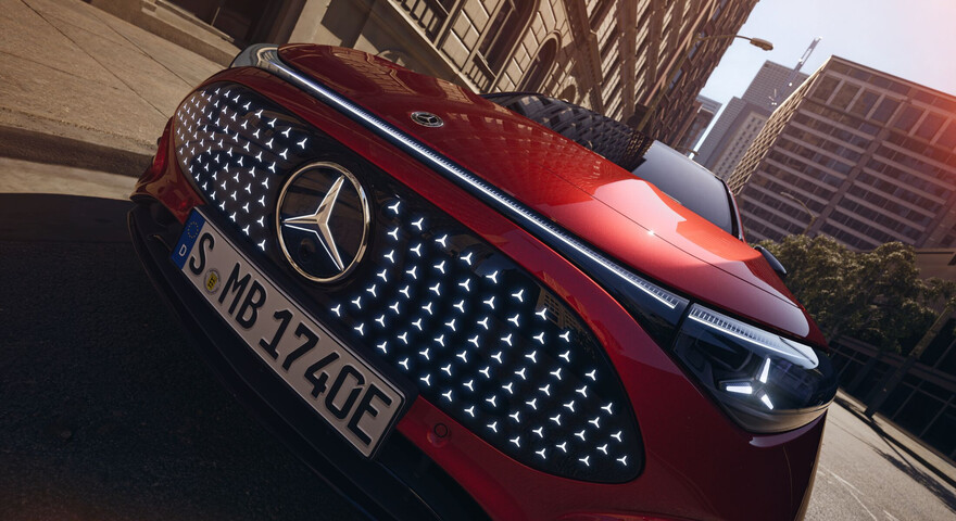 Mercedes-Benz CLA in rot, Detailaufnahme Front