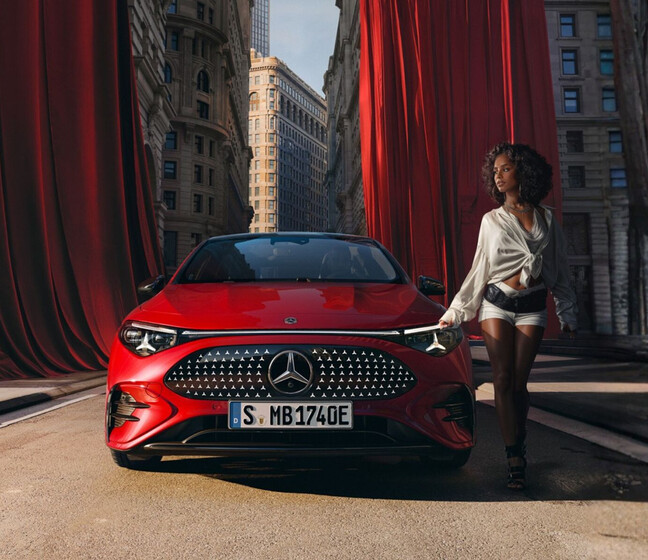 Mercedes-Benz CLA in rot, Frontansicht