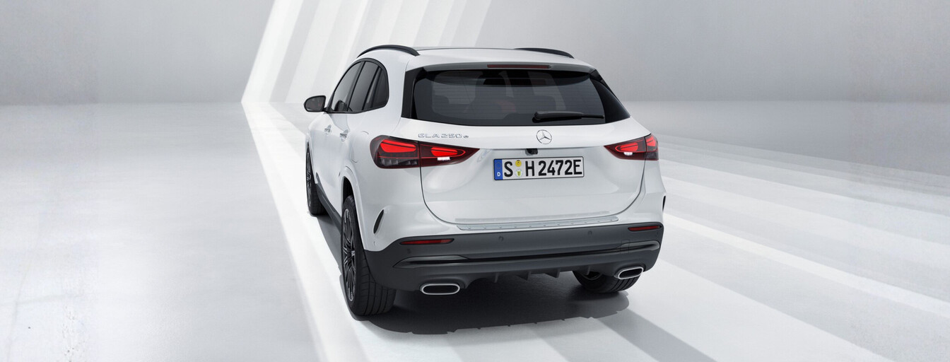 Mercedes-Benz GLA in weiß, Heckansicht