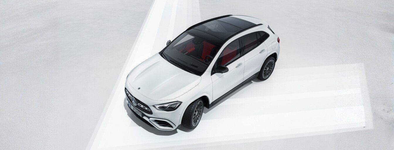 Mercedes-Benz GLA in weiß, von oben