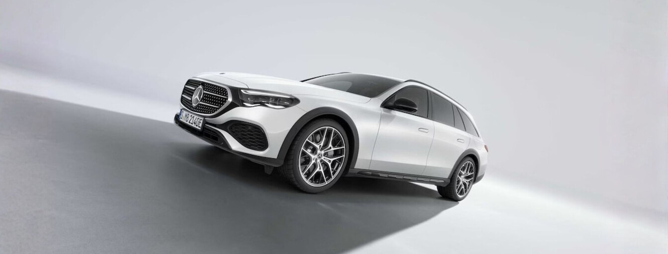 Mercedes-Benz E-Klasse in weiß, Seitenansicht
