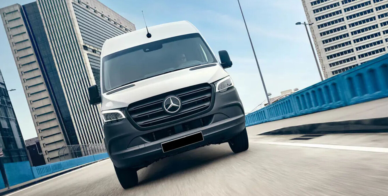 Mercedes-Benz Sprinter in weiß, Frontansicht