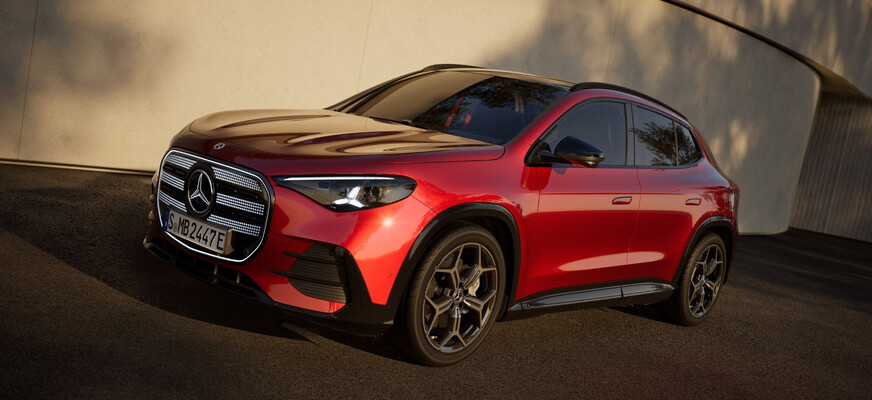 Mercedes-Benz GLA EQ in rot Seitenansicht
