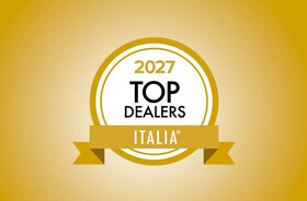Auszeichnung Top Dealers Italia 2027 Logo Top Dealers Italia 2027 auf goldenen Hintergrund