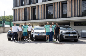 Consegna di 3 Dacia Bigster Consegna di 3 Dacia Bigster al FC Südtirol