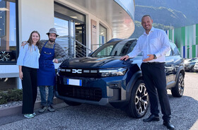 Übergabe Dacia Bigster an Buonomemes Übergabe Dacia Bigster an Buonomemes mit Lukas Baumgartner und Sara Steier