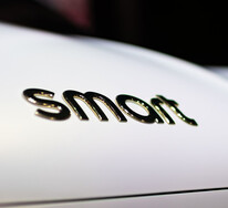 smart #2 in weiß Detailaufnahme smart Logo
