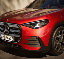 Mercedes-Benz GLA EQ in rot, Detailaufnahme Front