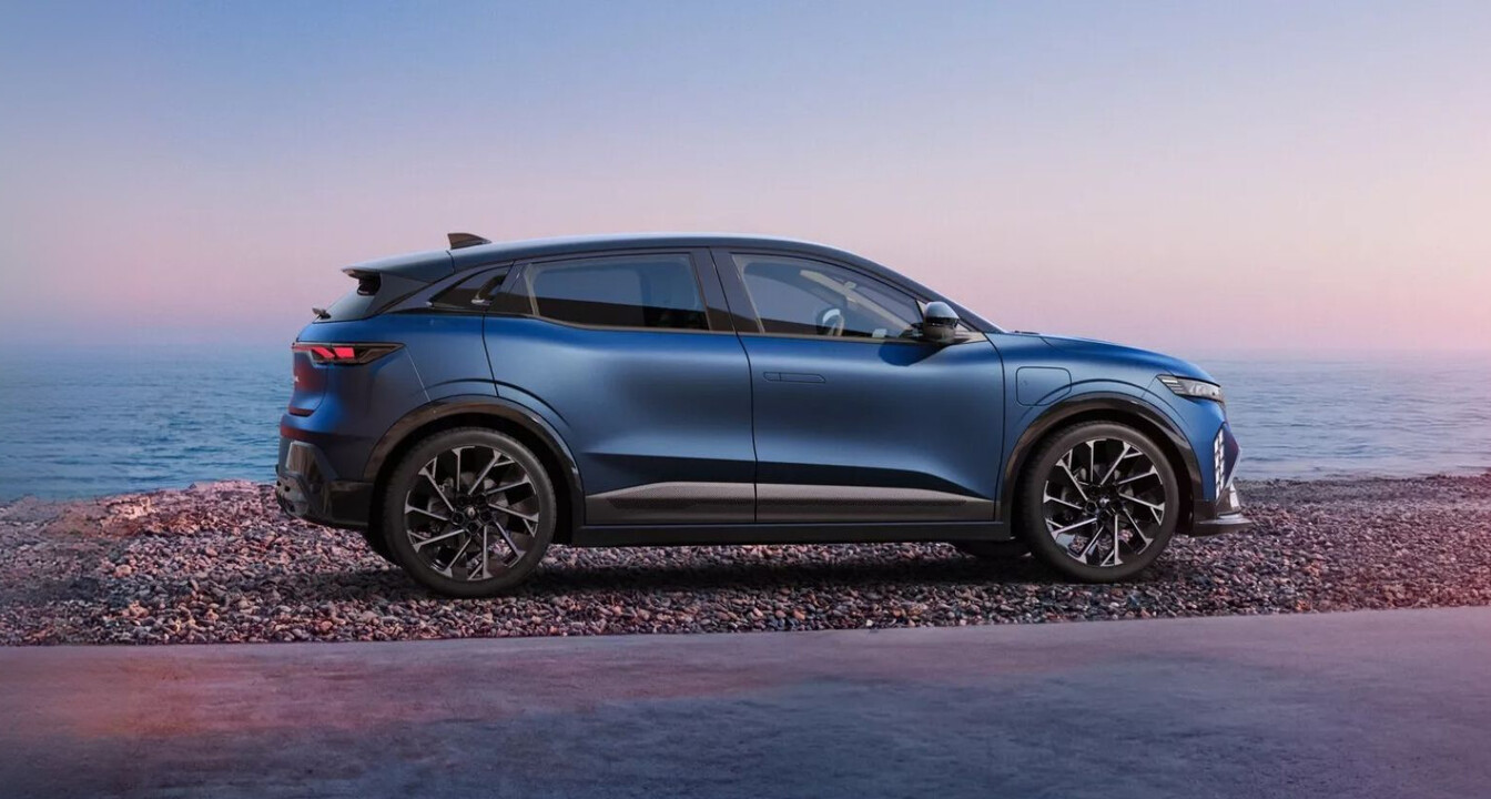 Renault Megane blu, lato