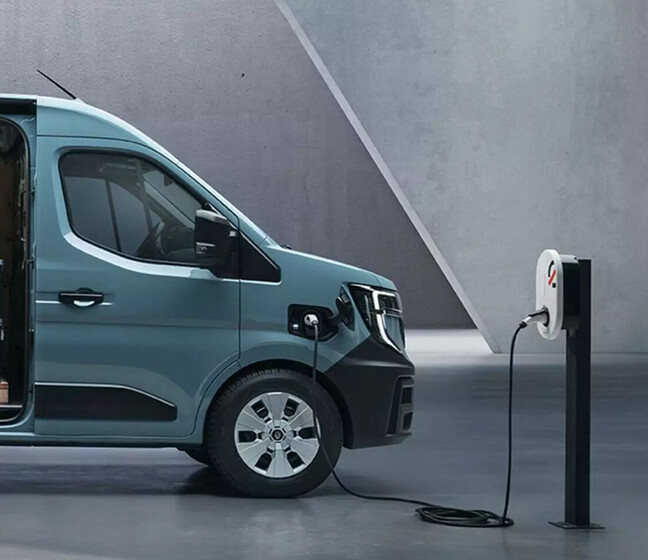 Renault Master E-Tech Electric beim Laden