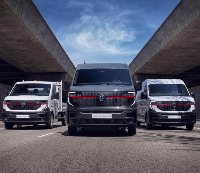 Renault Master 3x nebeneinander in verschiedenen Farben und Ausstattungen